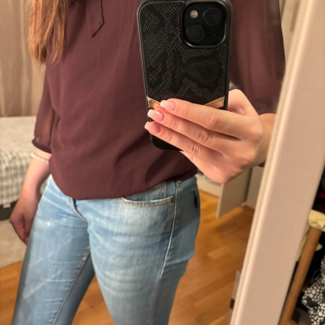 Vinröd blus med knytband - 91