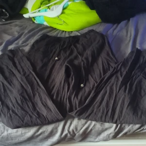 Linne byxor från zara - Dessa byxor har blivit för små. 