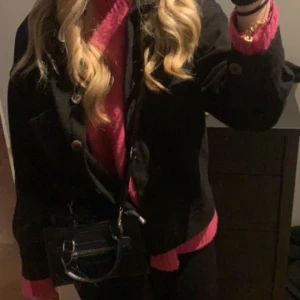 Kappa - Säljer denna super fina jacka i bra skick!💘 Kontakta mig om ni vill ha en bättre bild!💗