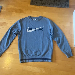 Nike Sweater - Utmärkt skick, använd ett fåtal gånger, passar folk mellan 168-177