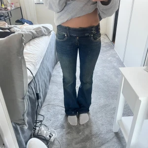 Bootcut jeans - Snygga bootcut jeans med låg midja 