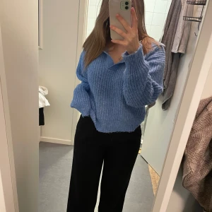 Stickad blå tröja - Jättemysig tröja