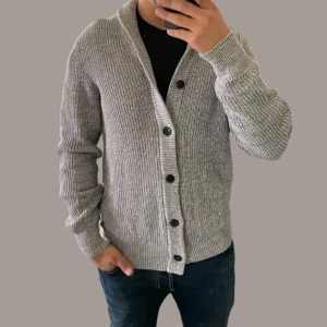 Cardigan tröja  - Säljer denna riktigt fina tröjan perfekt för hösten och vinterns alla dagar. Vid frågor och funderingar skriv 💬 