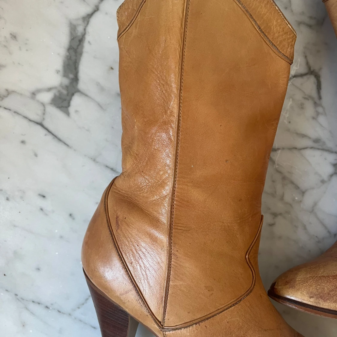 Bruna skinnstövletter med klack - 2