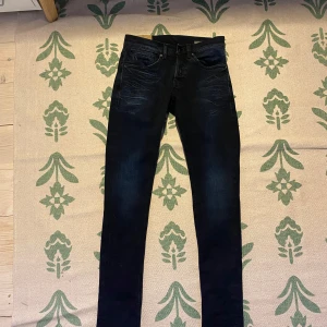 Dondup George  - Mörkblå dondup jeans storlek 30/30, knappt använda 