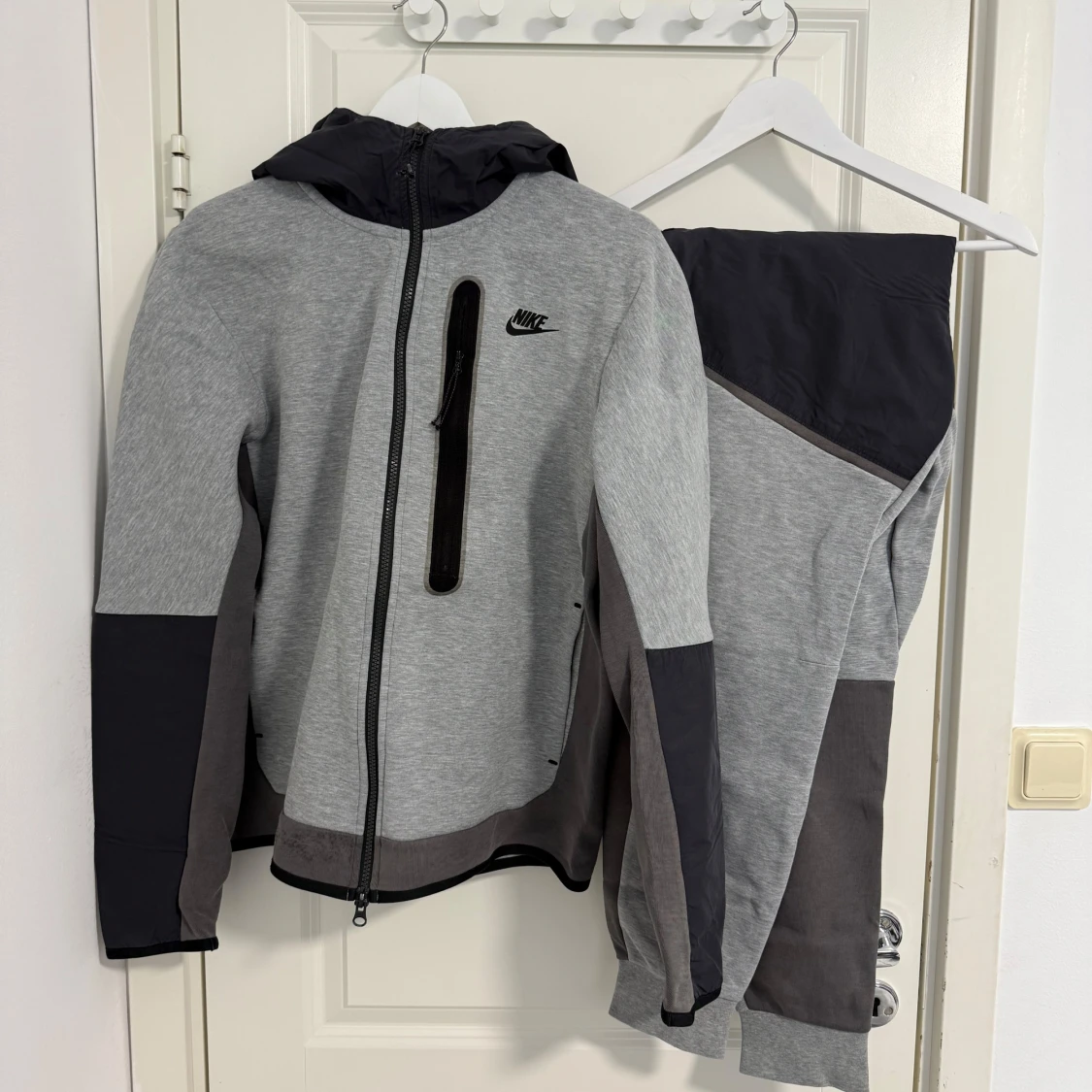 Nike Tech Tracksuit Grå 