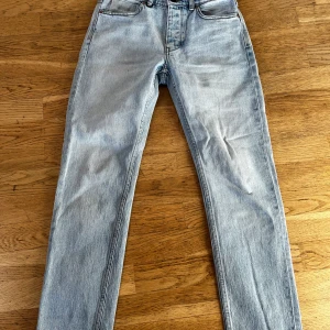 NEUW jeans ray straight  - Ljusblåa NEUW jeans ”ray straight” modellen, storlek 29W 32L. 