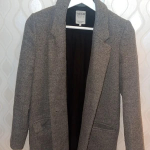 Grå kappa från Zara Trafaluc - Snygg grå kappa från Zara Trafaluc. 