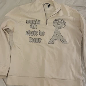 Bling lucid tröja  - Säljer nu en bling lucid tröja som knappt blivit använd. 9/10 skick. Nypris 900. priset är inte hugget i sten.