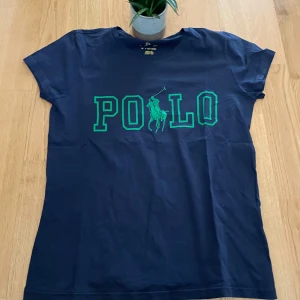 Ralph Lauren T-shirt  - Mycket bra skick. Storlek Xs 