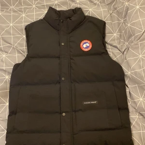 Svart dunväst från Canada Goose - Känns som XL 