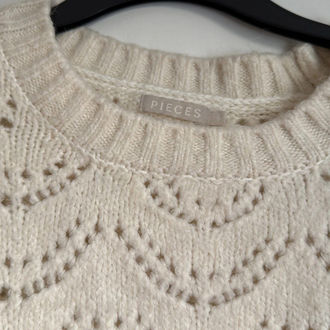 Beige stickad tröja - 1