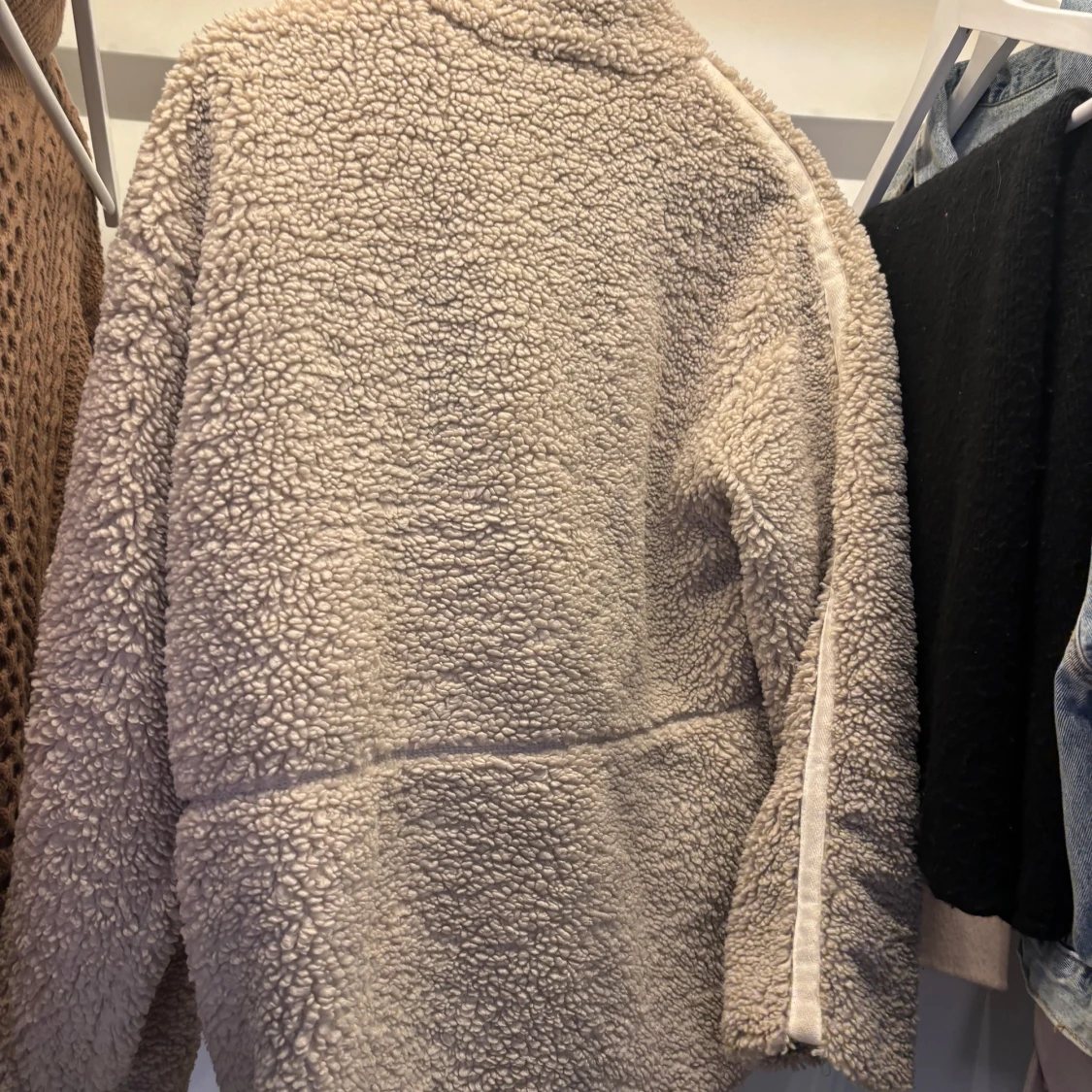 Beige teddyjacka med dragkedja - 3