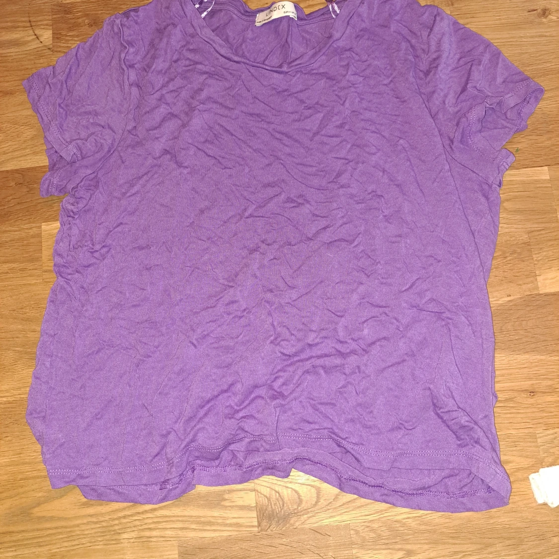 Lila t-shirt från Lindex