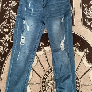 Blå jeans - Helt nya jeans inga skador perfekt till present 