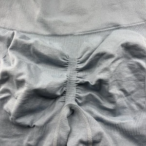 Ljus blåa gym shorts - Ljus blåa gym shorts från shein! Super snygga och sitter perfekt för mig som har storlek S. Det är även scrunch i dem.