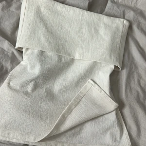 Vit tubetop  - Vit elegant tubetop från Gina tricot