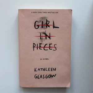 Girl in Pieces - Säljer boken 'Girl in Pieces' av Kathleen Glasgow. Boken har tecken på användning därav priset! Kom privat vid frågor 💓