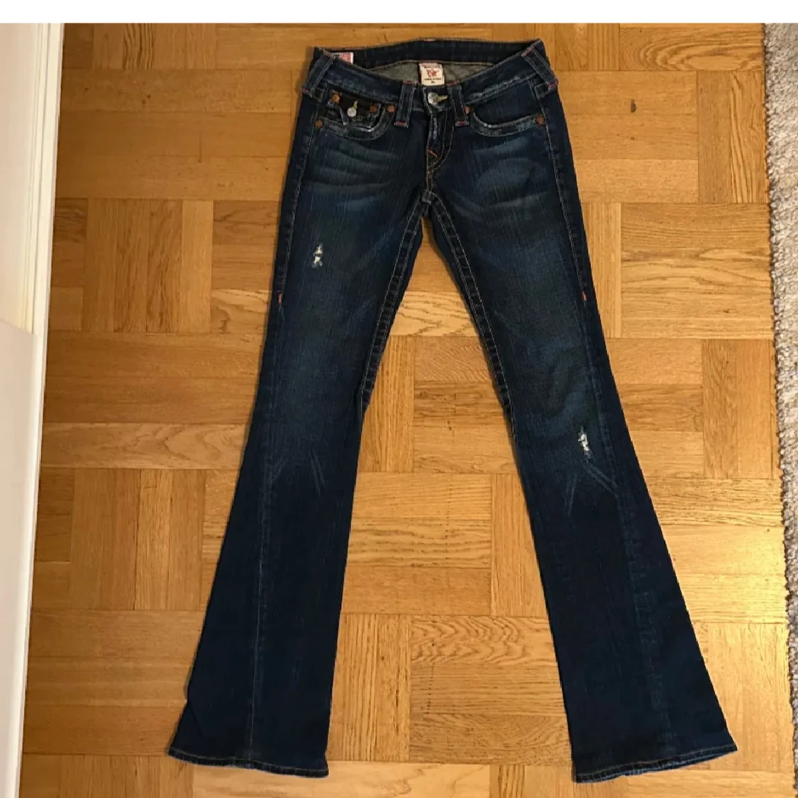 Mörkblå bootcut jeans från True Religion - 2