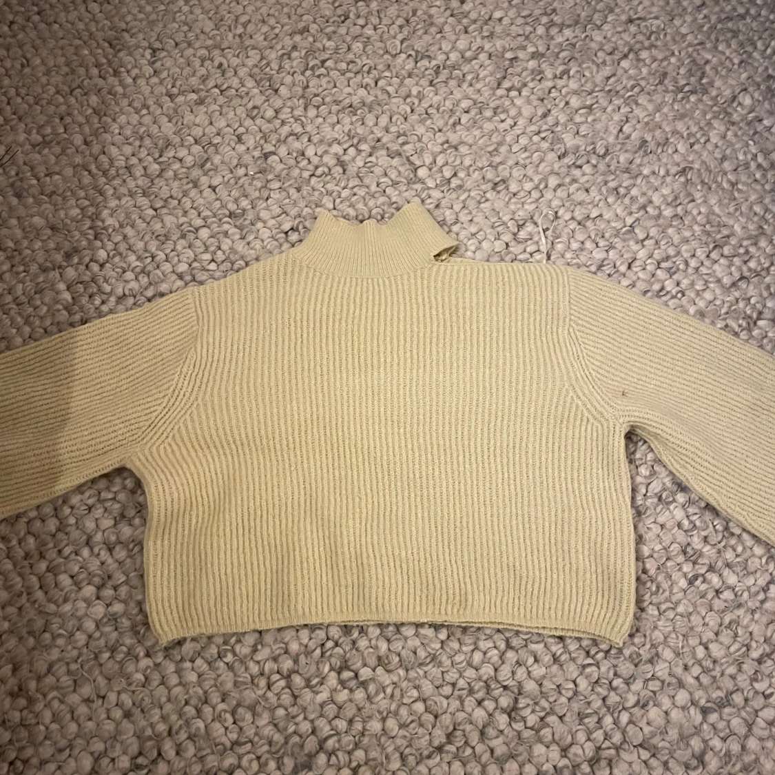 Beige stickad tröja