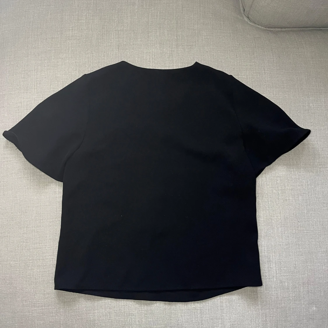 Svart kortärmad blus med knappar - 1