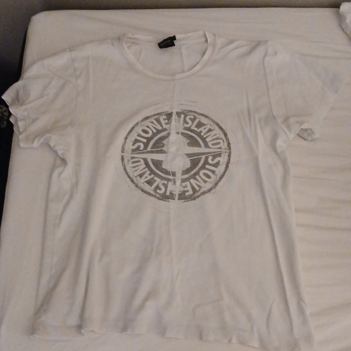 Vit t-shirt från Stone Island