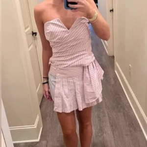 Randigt set från Zara  - Rosa blått randigt set från zara som passar perfekt på sommarens alla trevligheter 🥰