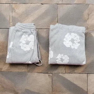 Denim tear tracksuit  - Säljer ett denim tear bara byxor 