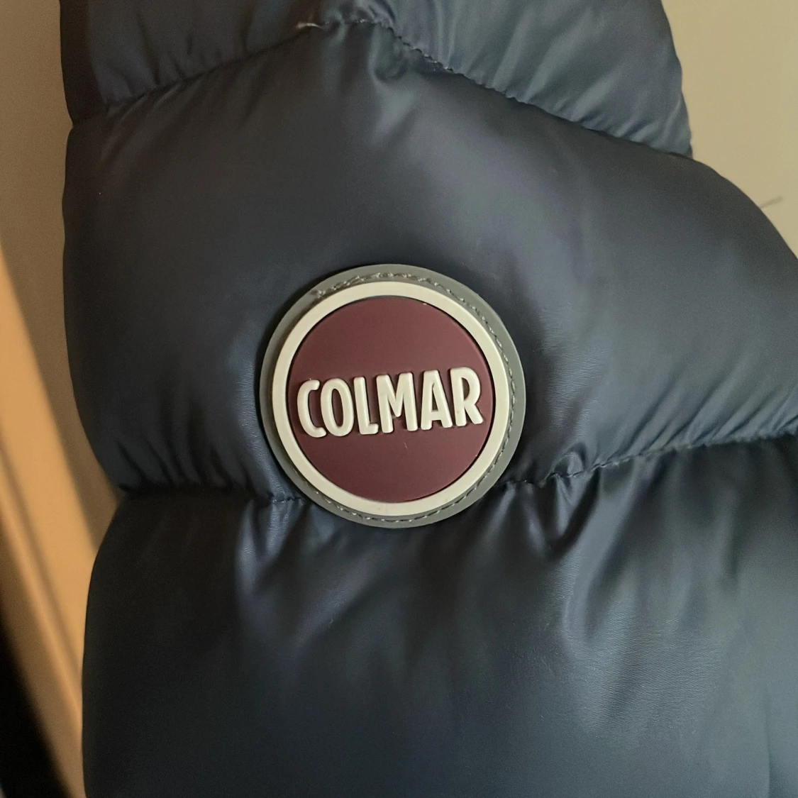 Mörkblå pufferjacka från Colmar - 2
