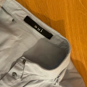 Blus från oui  - Ljusblå blus från oui. Bra skick. Strl L