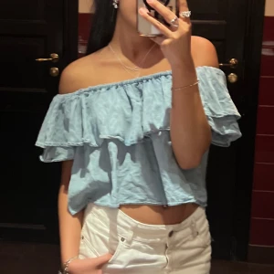 Ljusblå offshoulder topp - Används en gång, passar bra till sommar☀️