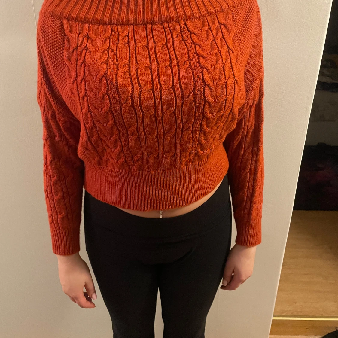 Orange stickad croppad tröja - 1