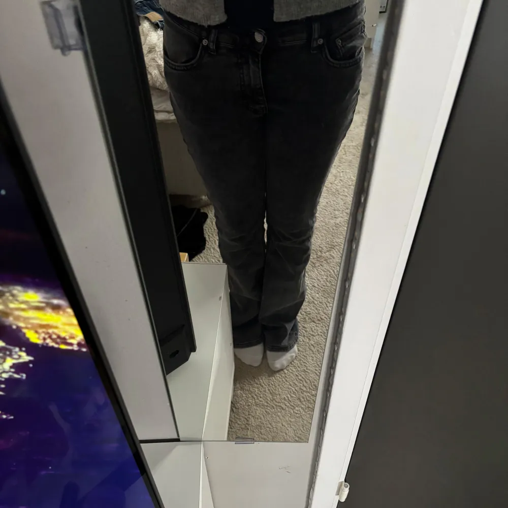 Snygga gråa bootcut jeans💗. Farkut & Housut.