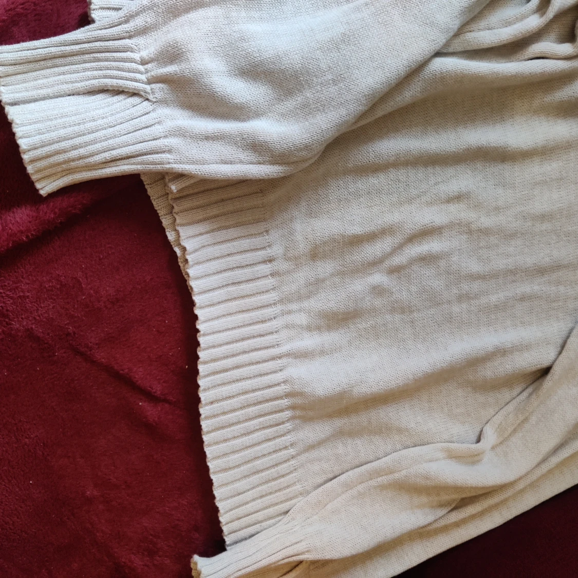 Beige stickad tröja från Djerf Avenue slutsåld - 2