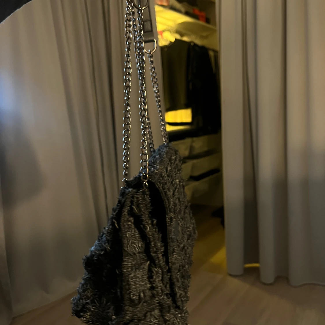 Svart axelväska  - 1