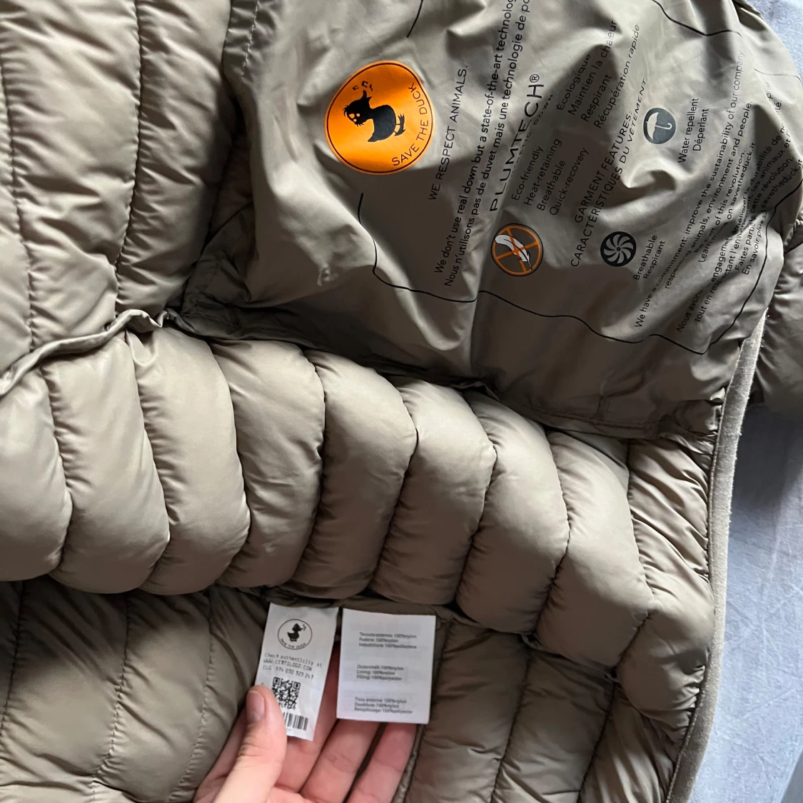 Beige pufferjacka från Save the Duck - 2