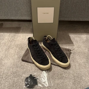 Tom Ford skor  - Säljer dessa riktigt feta tom Ford skor i riktigt bra skick 9/10. Nypris på dessa är 8000kr, säljs för 4499kr vilket är riktigt bra.  Skriv vid minsta intresse.