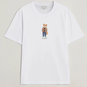 Maison Kitsuné T-shirt  - Hej, säljer nu min Maison Kitsuné Tshirt. Sjukt fet och stilren som passar till alla klädesplagg. Tagit hand om den riktigt bra så är i riktigt schysst skick!
