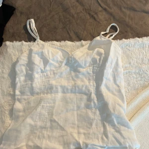 Vitt linne - Vitt fint linne, bra skick, knappt använd