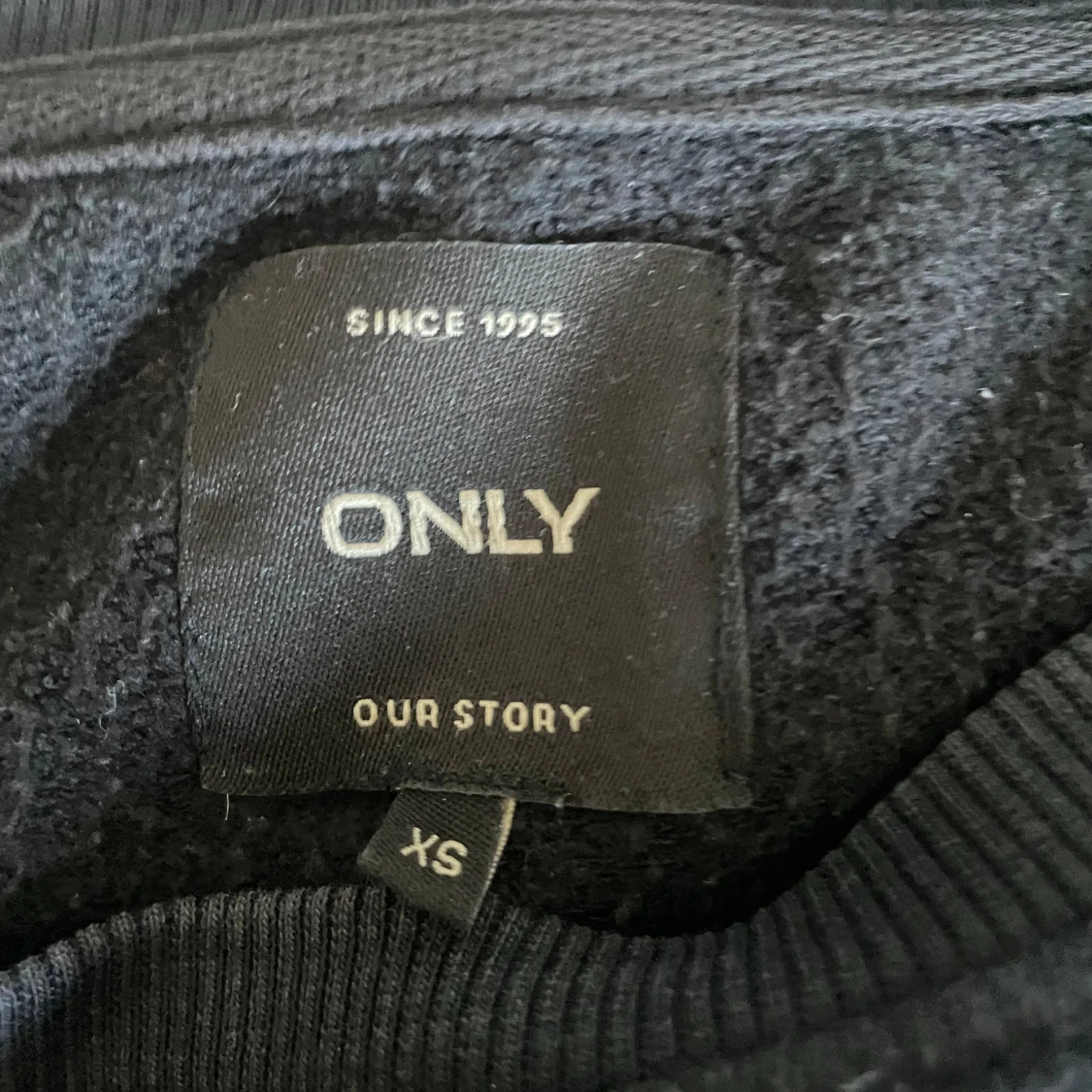 Svart sweatshirt - 91