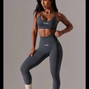 Helt nya gymtights - Helt nya träningstights från Bo tee. Ej använd. Säljer pga för liten för mig. Kontakta vid mer info. Pris kan diskuteras.