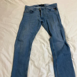 Replay jeans  - Replay jeans i modellen Rocco! Storlek står i bilden!