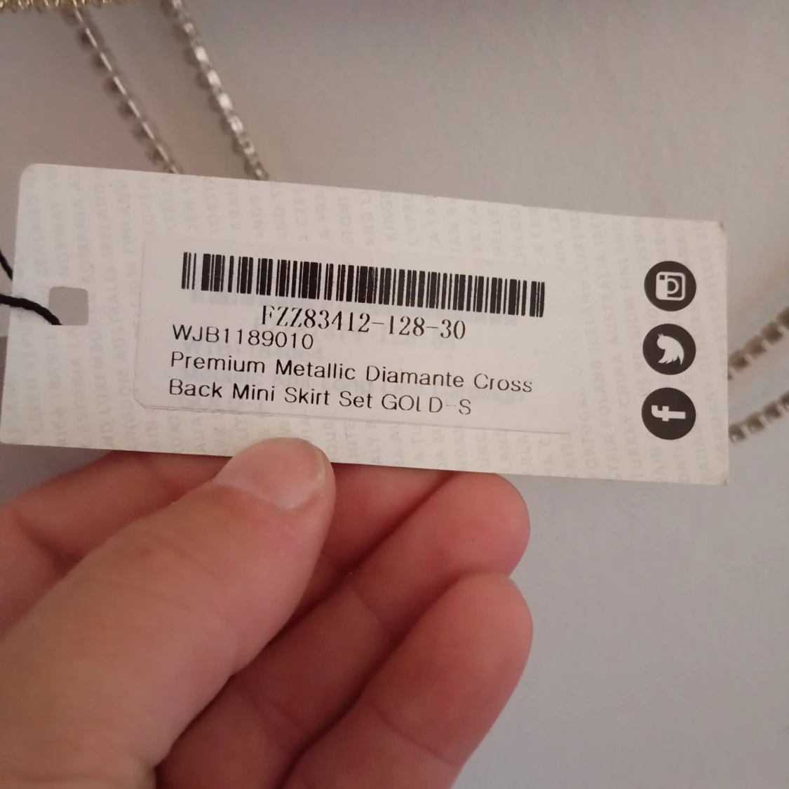 Guldig metallic topp från Boohoo - 91