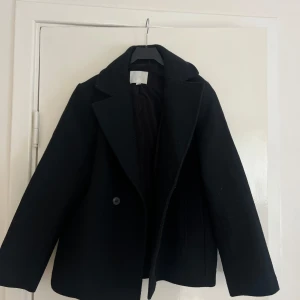 svart kappa  - Superfin, använd fåtal gånger. Köpt för 899kr