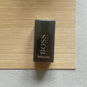 Hugo boss parfym  - Säljer nu min helt nya boss parfym som jag fick i present, men eftersom att jag redan har många vinter parfymer har jag ingen användning av den. Den är perfekt nu till de lite kallare årstiderna. Tveka inte om du har några frågor eller funderingar!