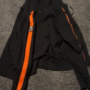 Parajumper zip - Skicket är underbart, aldrig använd, storlek XS men passsar vissa M