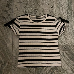 Zara tröja🤍 - Köptes för ett år sen men används nt. Jättebra skick! ❤️