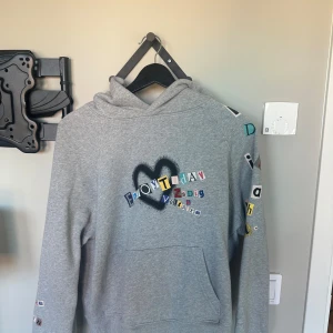 Zadig hoodie😍 - Säljer min snygga Zadig Hoodie då jag inte använder den, köptes i nyc och är i nyskick🌟skriv vid funderingar