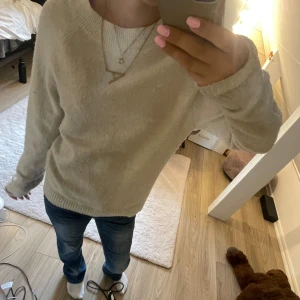 Stickad tröja - En fin simpel stickad tröja från veromoda i storlek xs