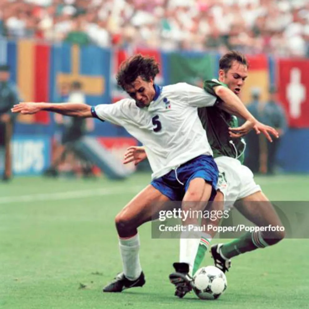 Italiensk landslag fotboll borttröjan v-m 1994 med Icone Maldini på rygg . Sportswear.